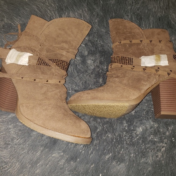 vince camuto flunna bootie